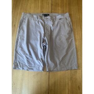 Travis Mathew Men's 10.5" Golf Shorts Size 36 Light Grey Textured Light Weight